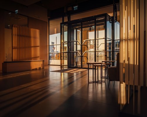 Neutral healthcare reception space in a modern building